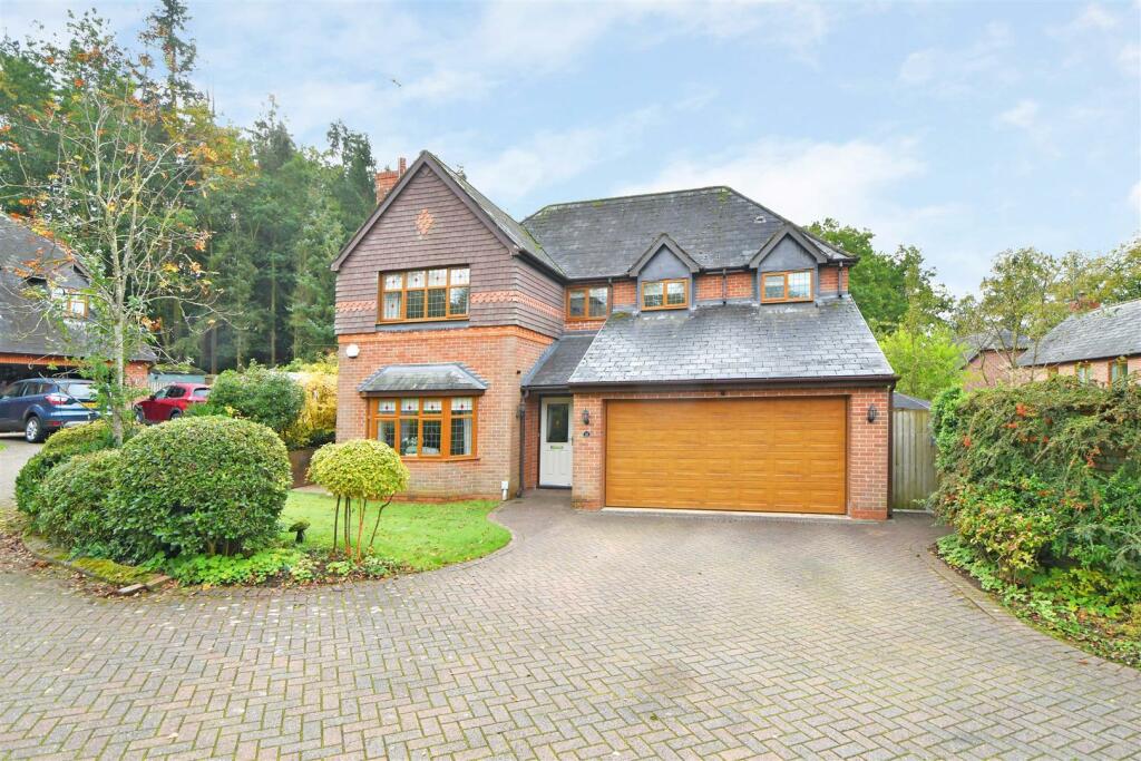 4 bedroom detached house for sale in West Drive, Cheddleton, Leek, ST13