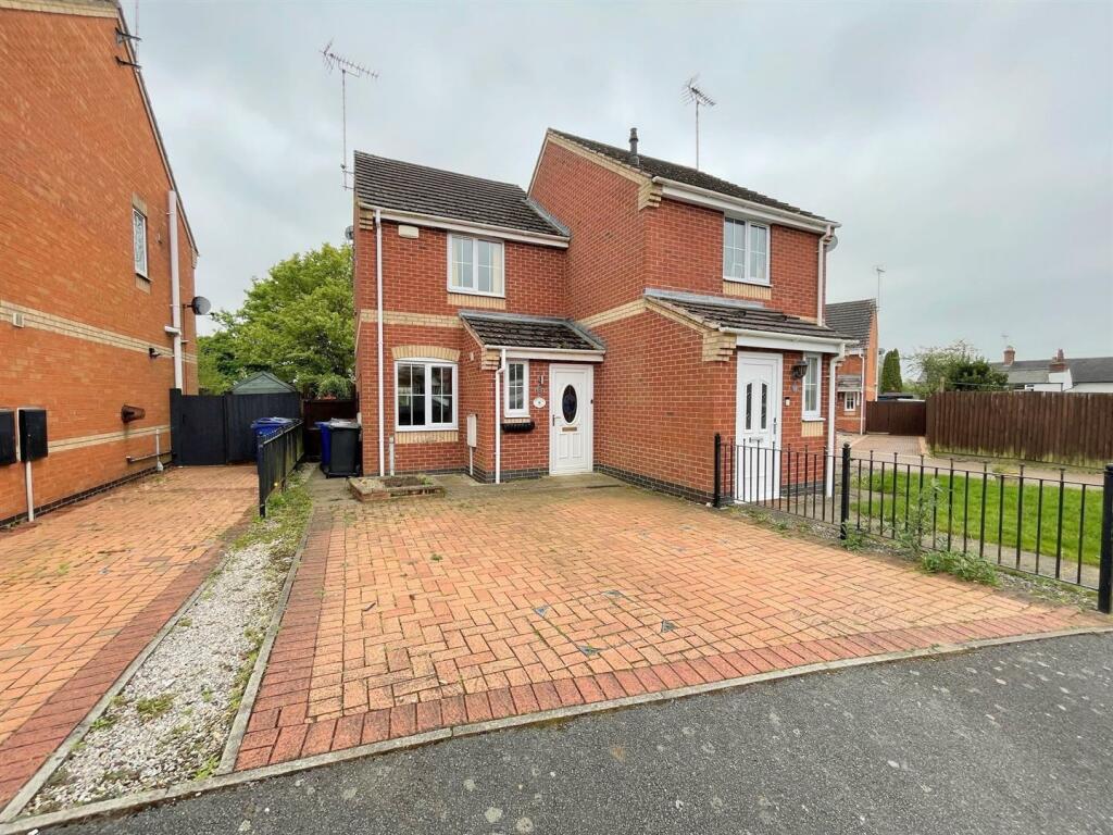 2 bedroom semidetached house for sale in Woodseat Grove, Rocester