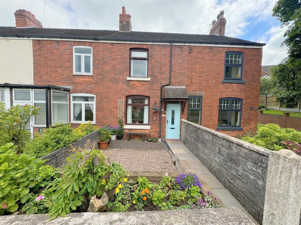 2 bedroom terraced house for sale in Ashbourne Road, Leek, ST13