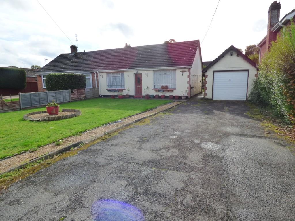 3 bedroom semidetached bungalow for sale in Hammonds Green, Totton, SO40