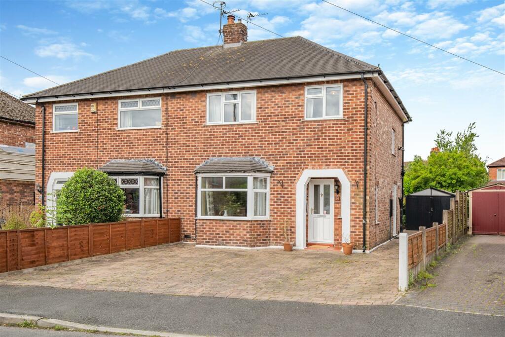 3 bedroom semidetached house for sale in Rayleigh Avenue, Davenham, CW9