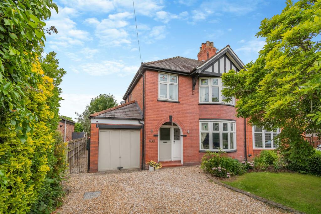 3 bedroom semidetached house for sale in London Road, Davenham, CW9