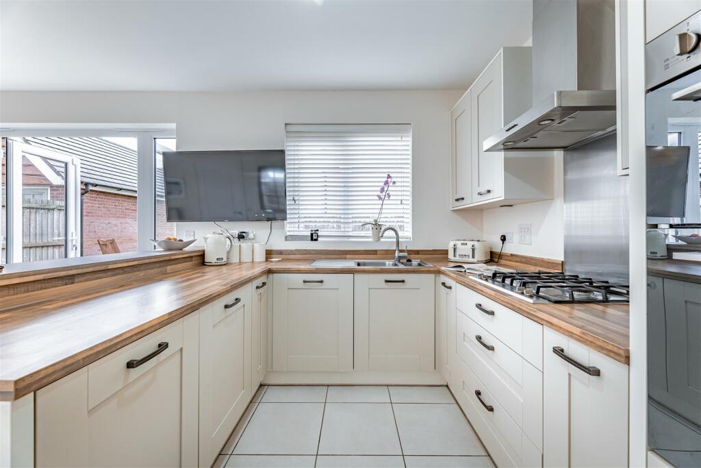 Additional property image - Immaculate detached Redrow property on prized cul-de-sac
