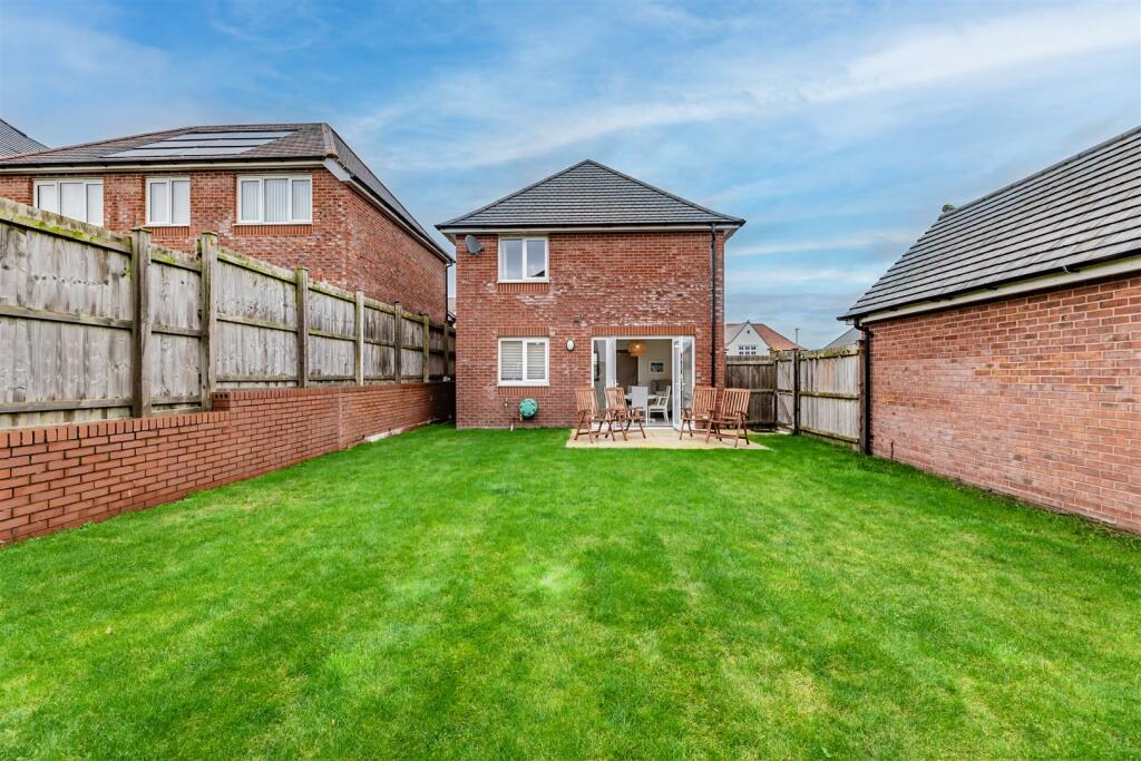 Additional property image - Immaculate detached Redrow property on prized cul-de-sac