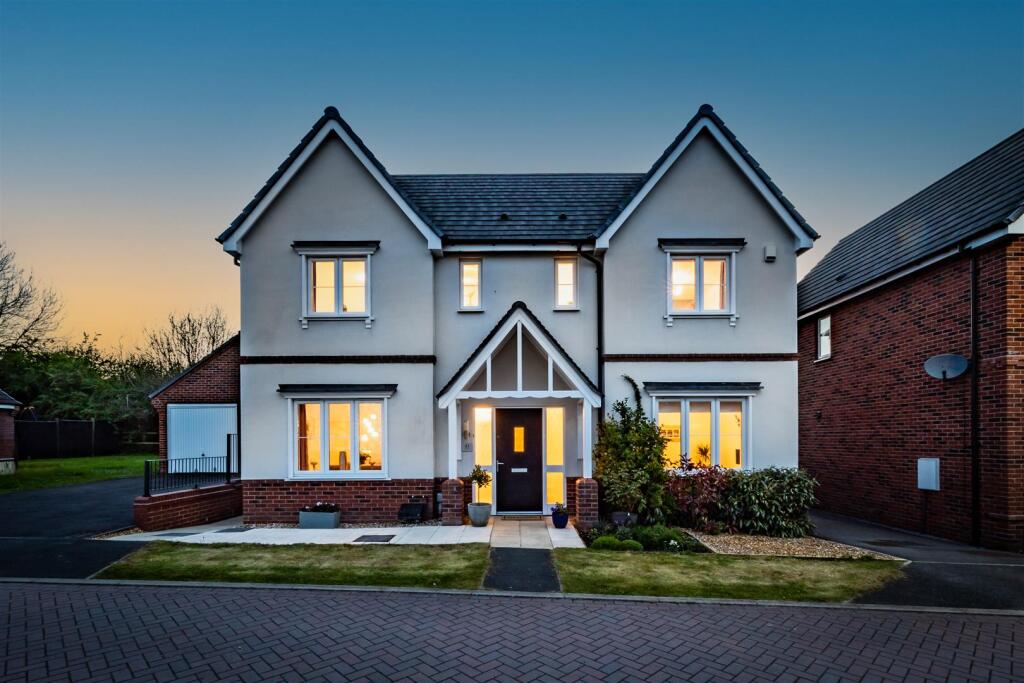Main image of property: The Oaks, Davenham