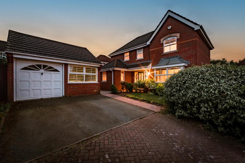 Main image of property: Generous property tucked away at the end of a quiet cul-de-sac