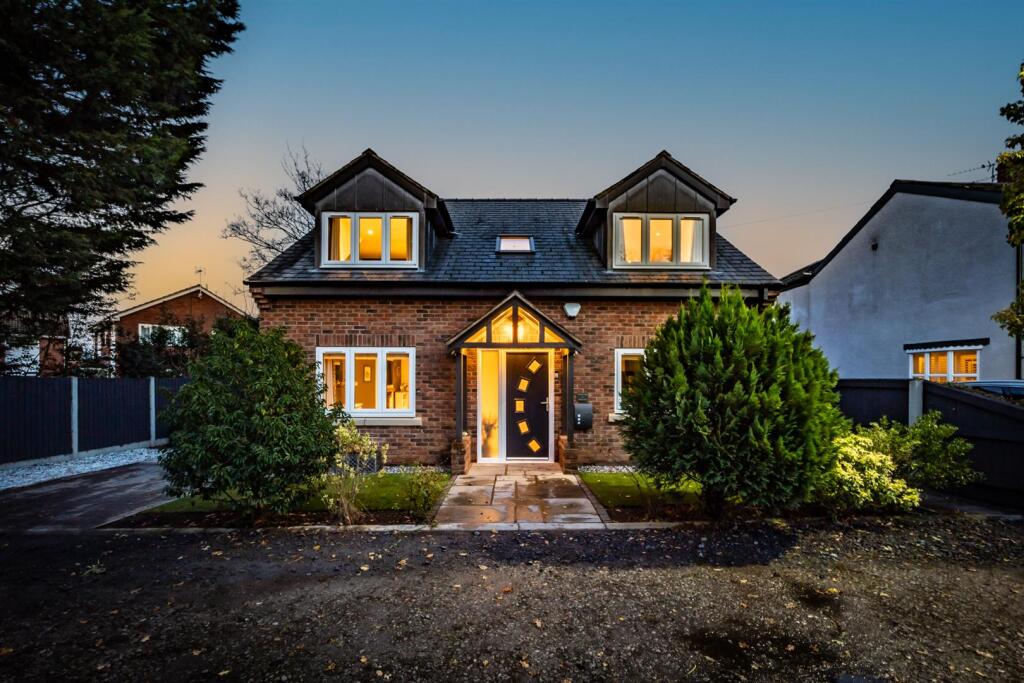 Main image of property: Perfectly presented, secluded property tucked away on a quiet no through road