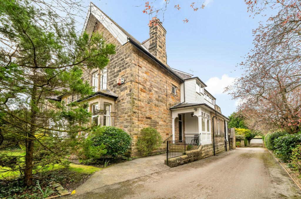 2 bedroom flat for sale in Duchy Road, Harrogate, North Yorkshire, HG1