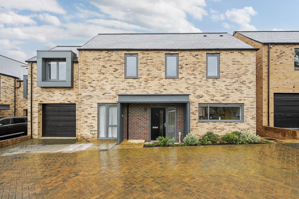 Main image of property: Langsett Grove, Harrogate, HG3