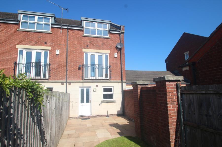 3 bedroom town house for rent in Verity Walk, Harrogate, HG2 9QE, HG2