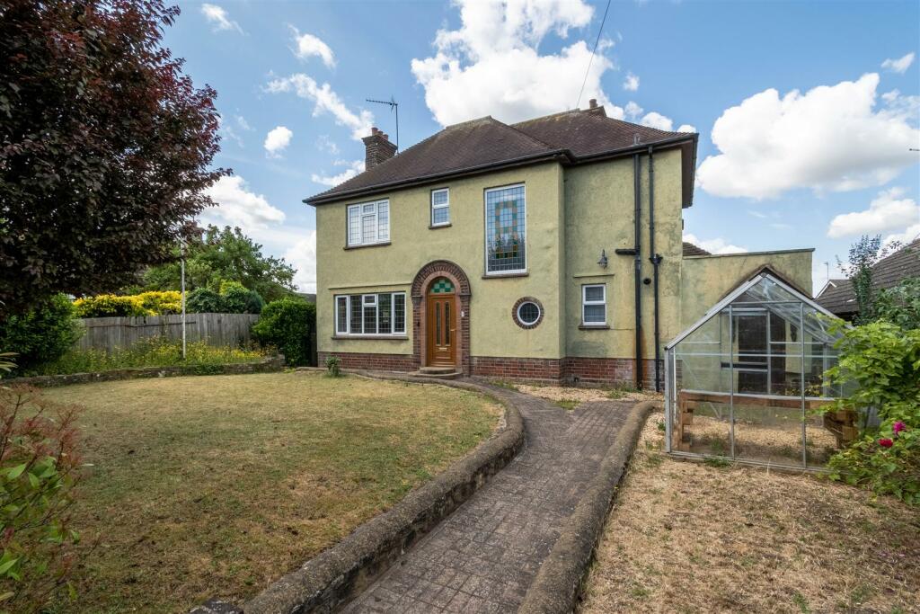 4 bedroom detached house for sale in North End, Higham Ferrers, NN10