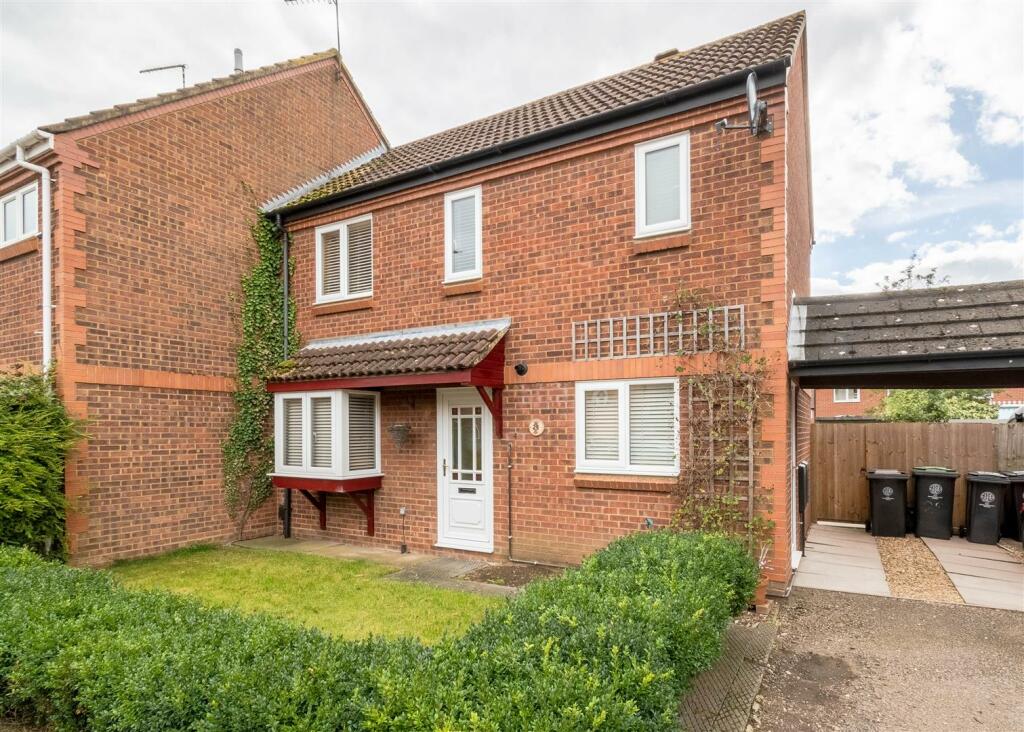 3 bedroom semidetached house for sale in Bradfield Close, Rushden, NN10