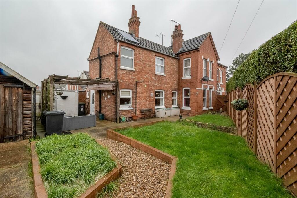 3 bedroom end of terrace house for sale in Glassbrook Road, Rushden, NN10