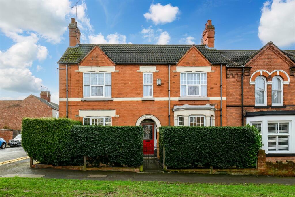 3 bedroom house for sale in Wellingborough Road, Rushden, NN10