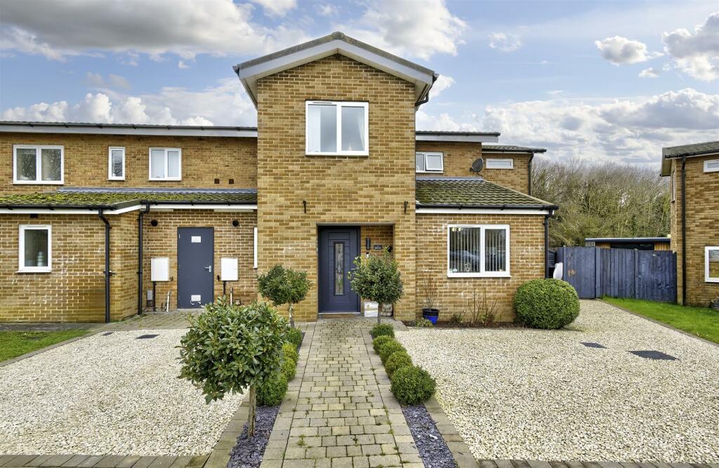 3 bedroom house for sale in The Crescent, Caldecott, NN9