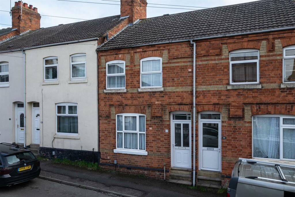 2 bedroom terraced house for sale in Westfields Street, Higham Ferrers