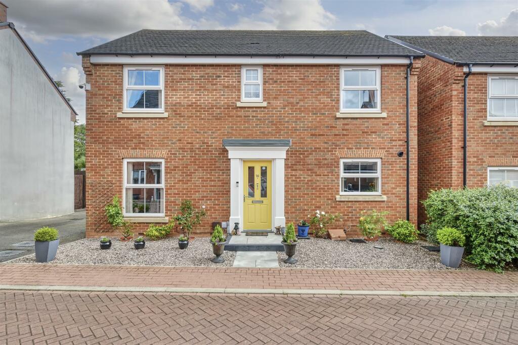 4 bedroom detached house for sale in Tees Avenue, Rushden, NN10