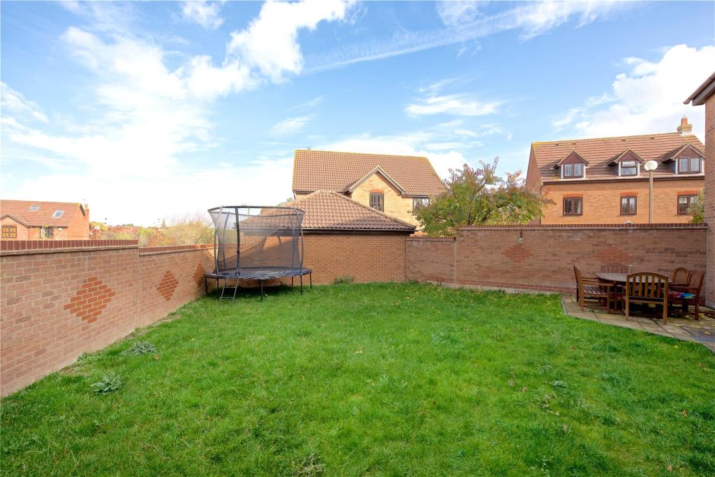 5 bedroom detached house for sale in Stubbs Field, Shenley Brook End