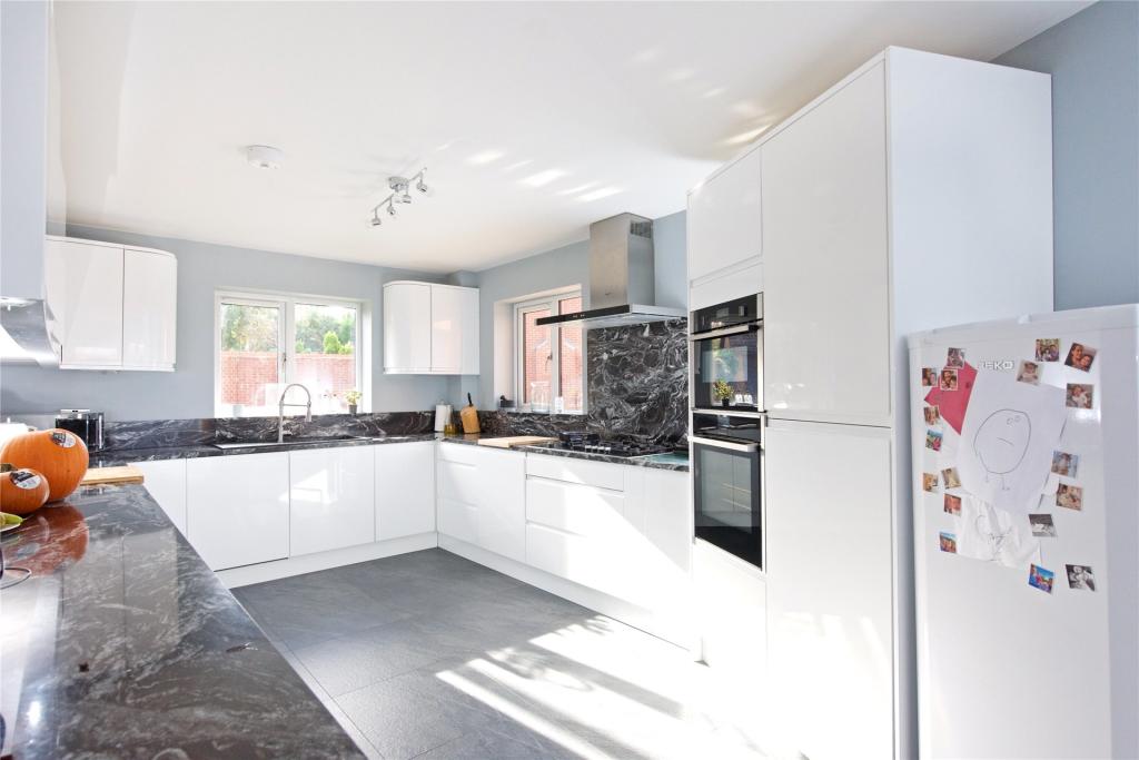 5 bedroom detached house for sale in Stubbs Field, Shenley Brook End