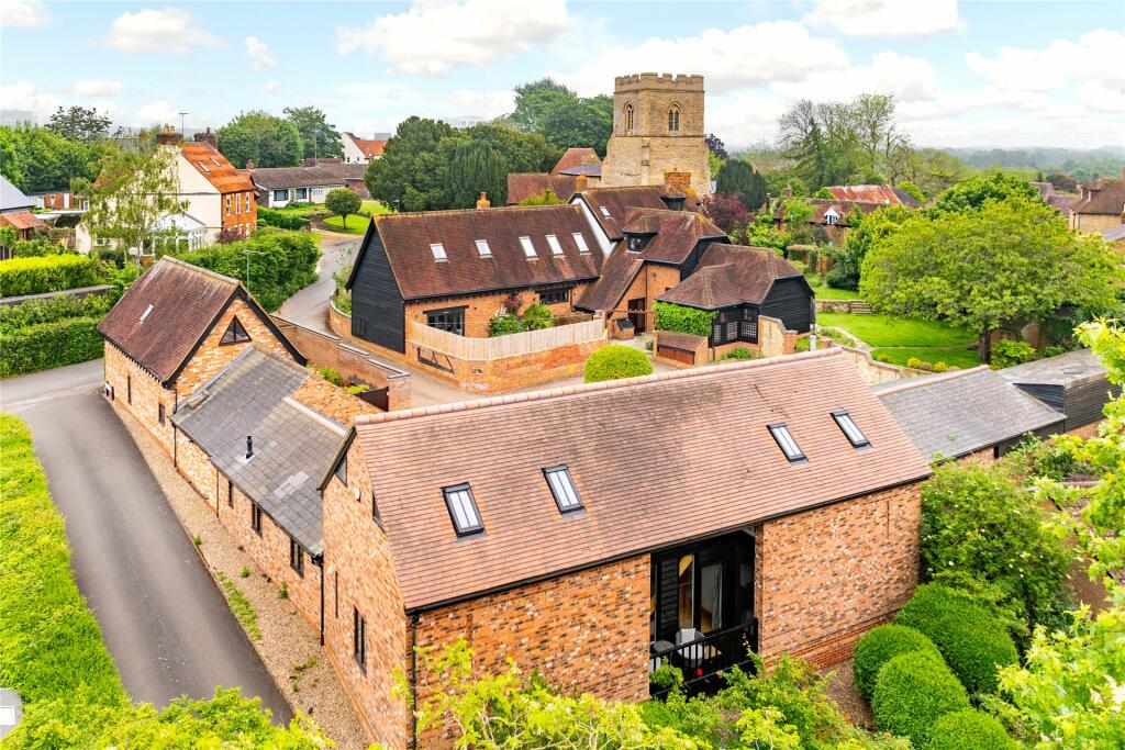 4 bedroom barn conversion for sale in Church Lane, Loughton, Milton