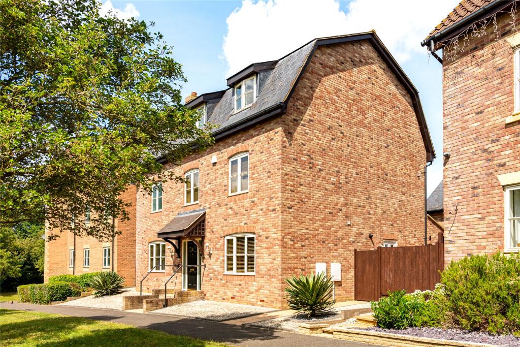 Main image of property: Colindale Street, Monkston Park, Milton Keynes, Buckinghamshire, MK10
