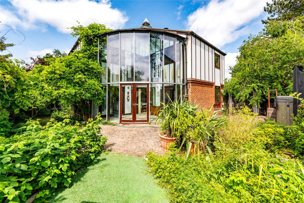 Main image of property: Cadman Square, Shenley Lodge, Milton Keynes, Buckinghamshire, MK5