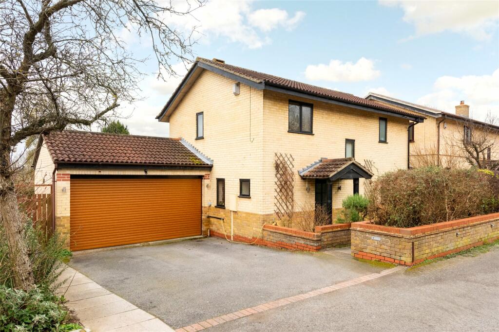 4 bedroom detached house for sale in Oakley Gardens, Downhead Park