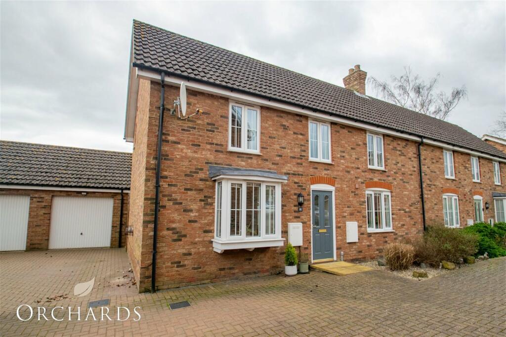 3 bedroom semidetached house for sale in Princess Close, Flitwick, MK45