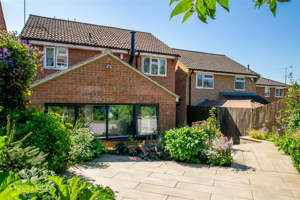 4 bedroom detached house for sale in Rushbrook Close, Ampthill, Bedford