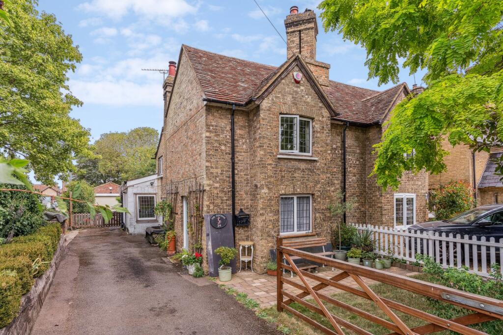 Main image of property: High Street, Silsoe, MK45