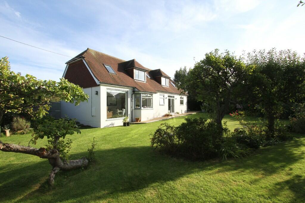 4 bedroom detached house for sale in Thurrock Close, Eastbourne, BN20