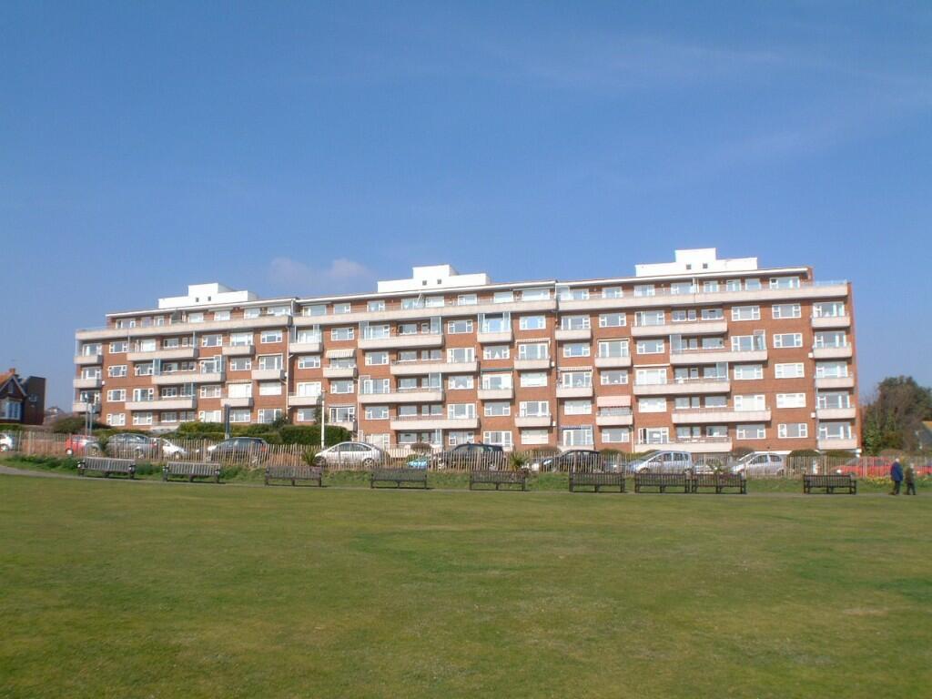 2 bedroom apartment for sale in Cliff Road, Eastbourne, BN20