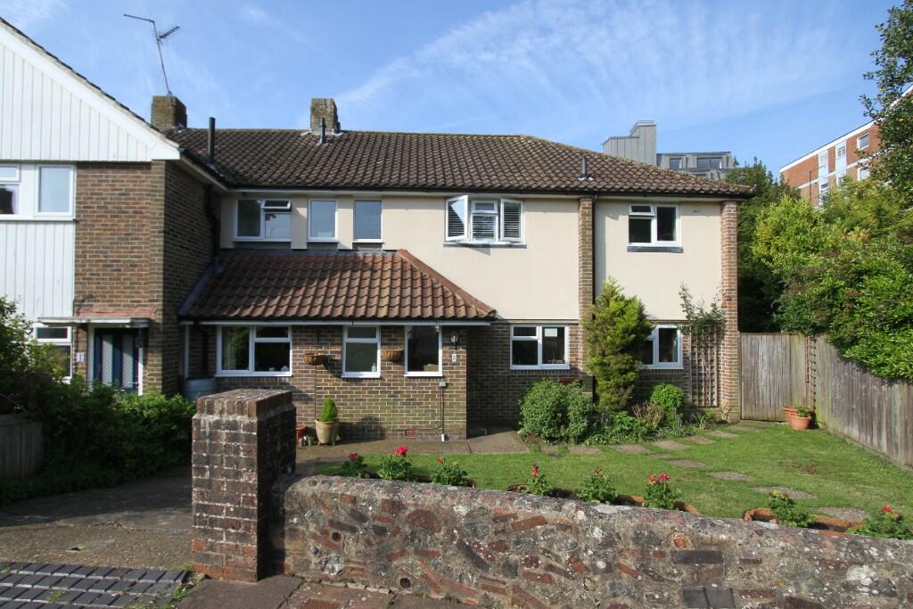 5 bedroom semidetached house for sale in Selwyn Drive, Eastbourne, BN21