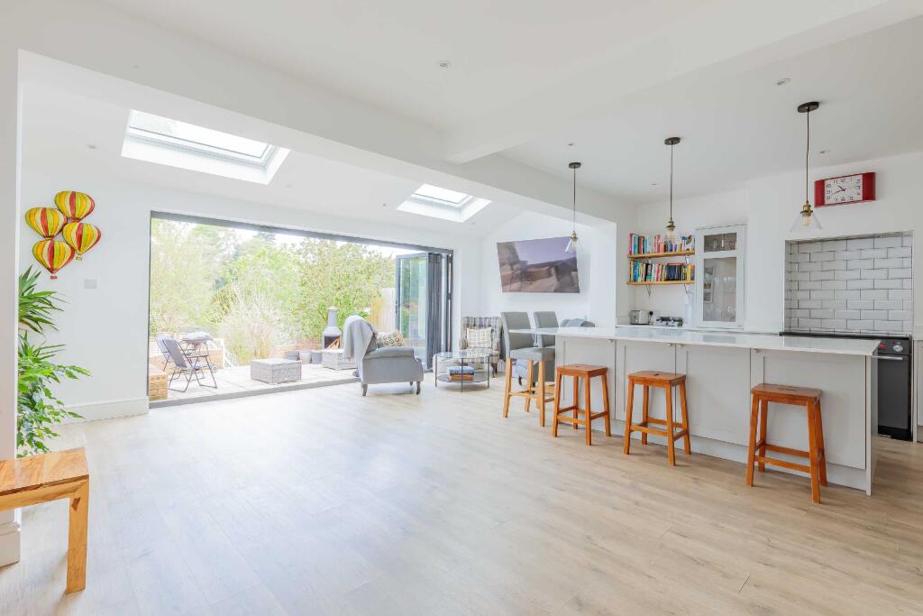 4 bedroom semidetached house for sale in Old Sneed Avenue, Stoke