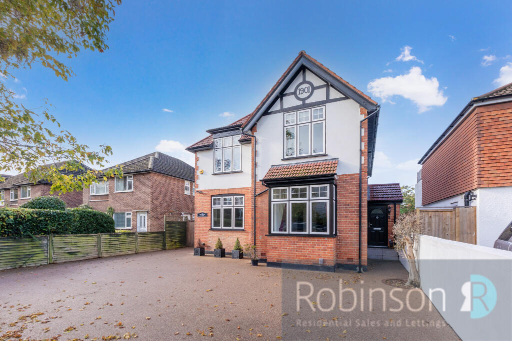 4 bedroom detached house for sale in Ray Park Avenue, Maidenhead