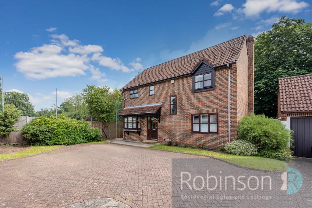 5 bedroom detached house for sale in Highgrove Park, Maidenhead