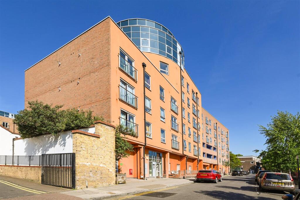 Main image of property: 63 Schoolhouse Lane, London, E1W