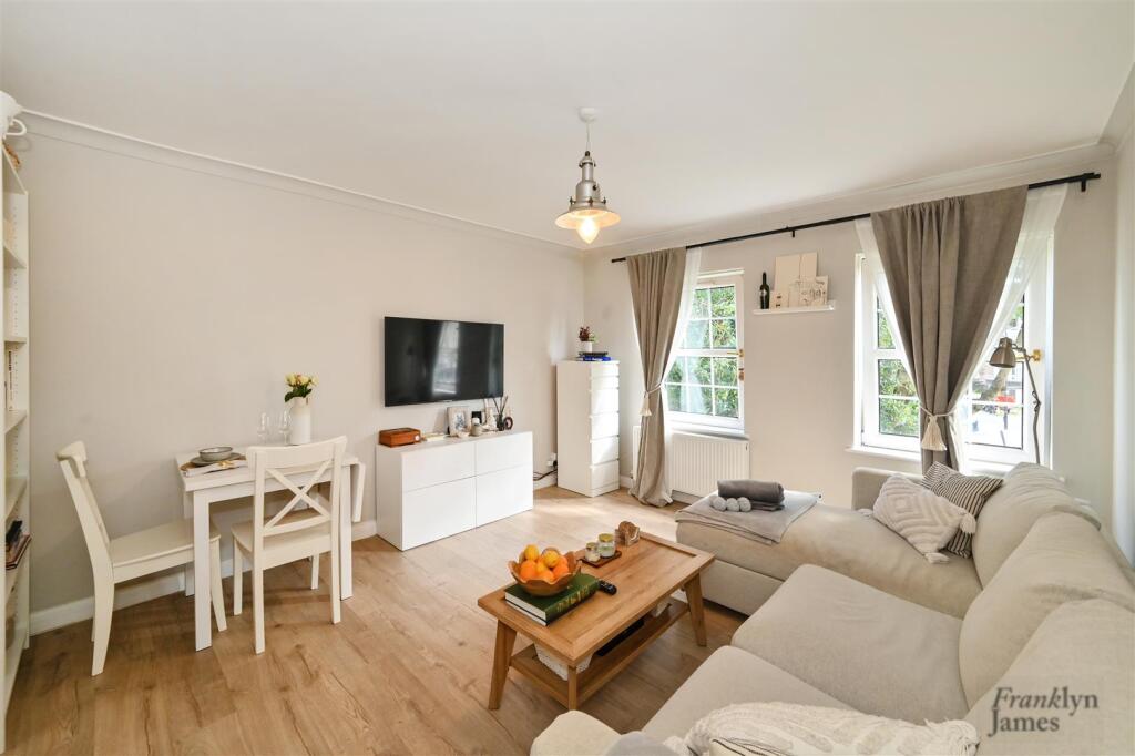 Main image of property: 11 Canton Street, London, E14