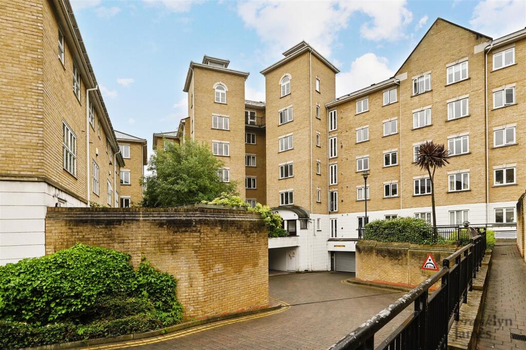 Main image of property: Island Row, London, E14