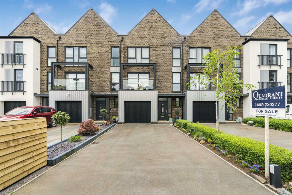 3 bedroom town house for sale in Lindh Road, Upper Heyford, Bicester, OX25