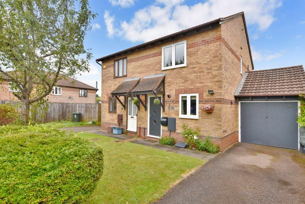 2 bedroom semi-detached house for sale in Spruce Drive, Bicester, OX26