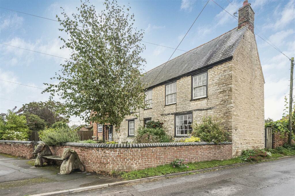 3 bedroom house for sale in The Square, Preston Bissett, Buckingham, MK18