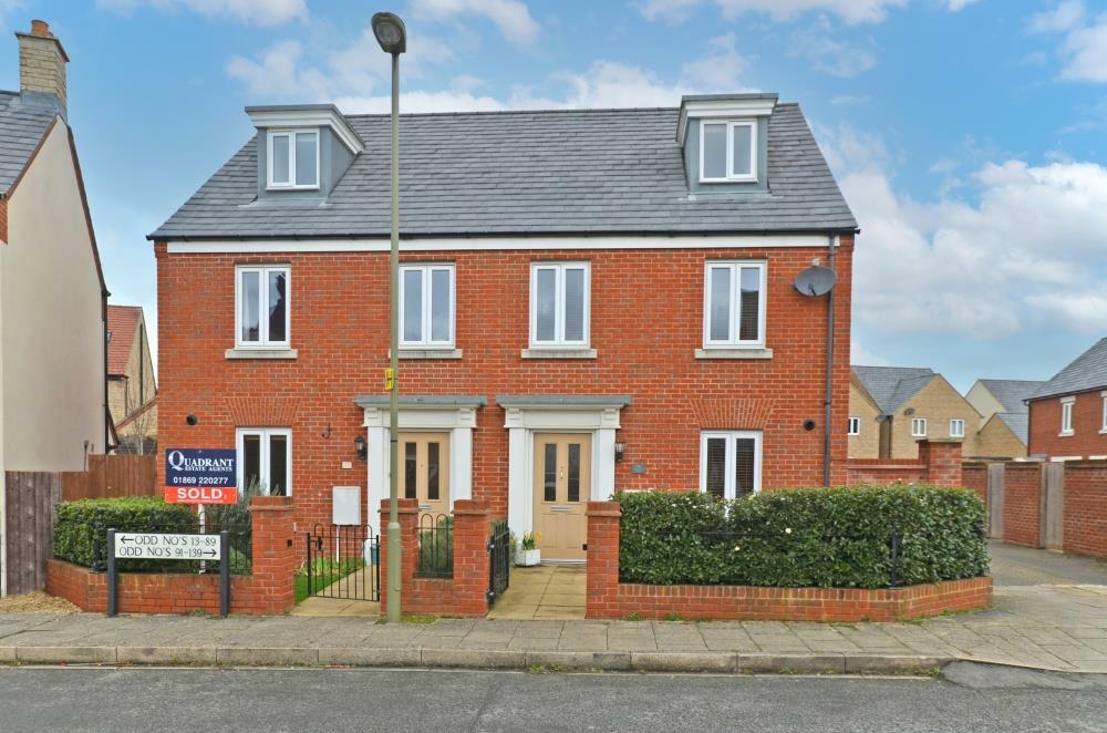 3 bedroom semidetached house for sale in Kempton Close, Bicester, OX26