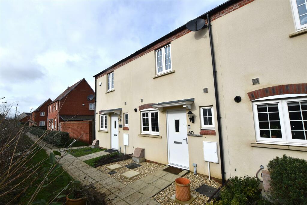 2 bedroom terraced house for sale in Redcar Road, Bicester, OX26