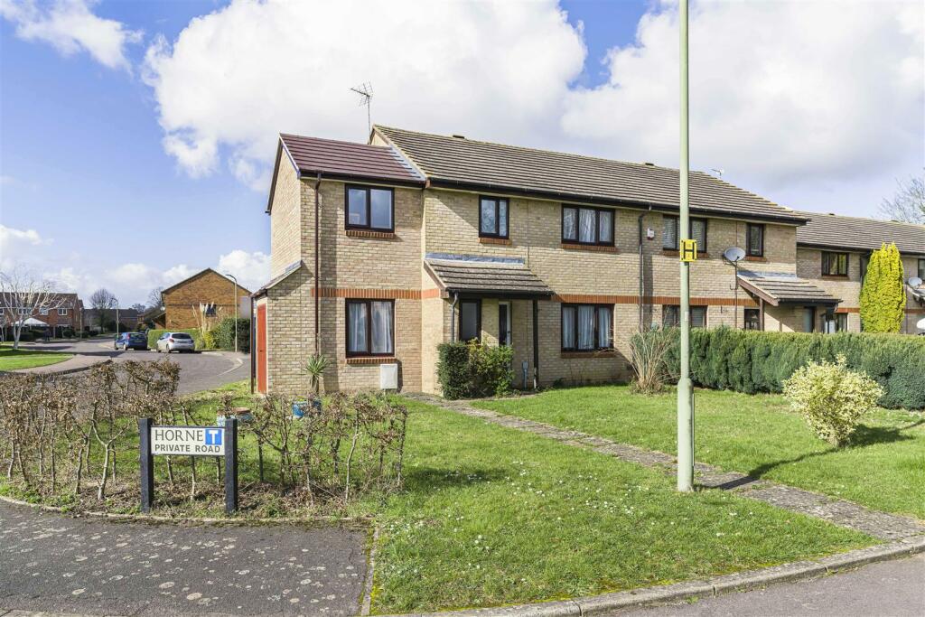 3 bedroom semidetached house for sale in Horne Close, Caversfield
