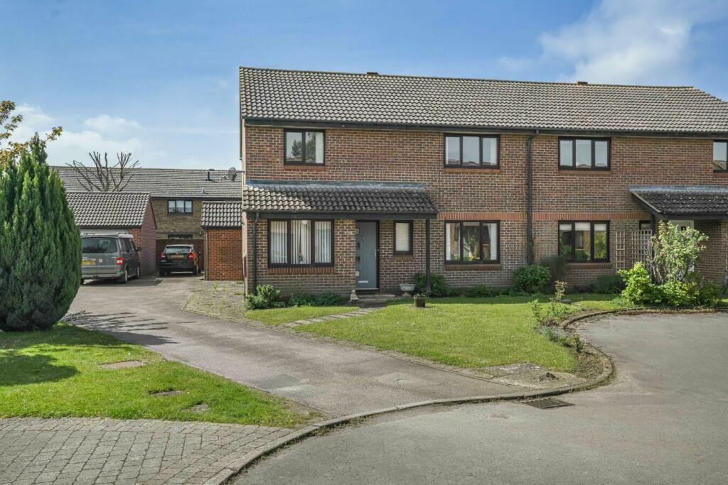 3 bedroom semidetached house for sale in Truemper Grove, Caversfield