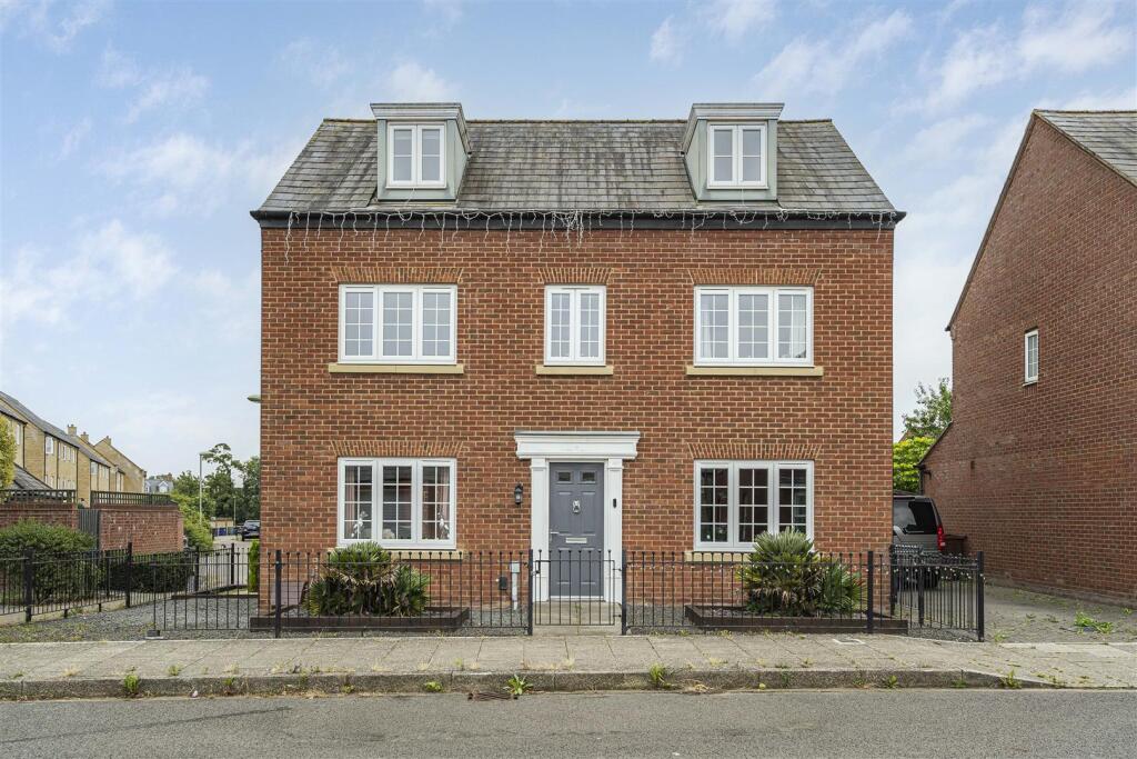 Main image of property: Kempton Close, Bicester