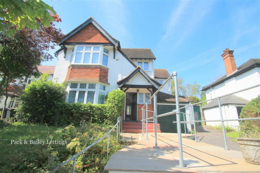 4 bedroom house for rent in 4 bedroom Detached House in Purley, CR8
