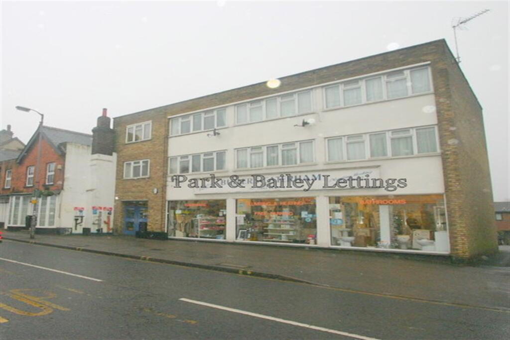 Main image of property: 2 bedroom Top Floor Flat in Caterham On The Hill