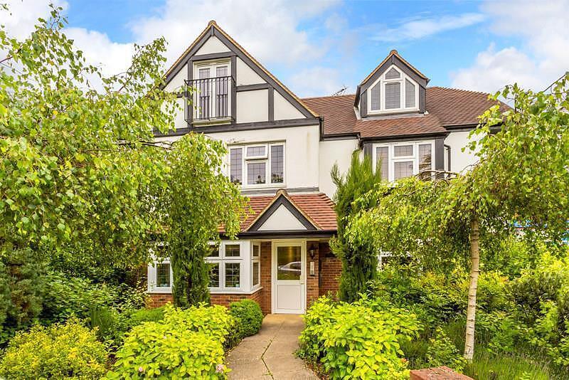 Main image of property: 2 bedroom Top Floor Apartment in Woldingham